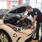 26.1.2017 Kielce. W siedzibie firmy Toyota Romonowski, trener i zawodnicy Effectora odebrali nowe Toyoty C-HR, którymi będą się poruszać przez następne trzy sezony. n/z nowy szkoleniowiec Effectora Kielce Sinan Tanik. / Wojciech Habdas / Radio Kielce