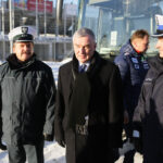 28.1.2017 Kielce. Policja kontroluje autokary, którymi młodzież udaje się na feryjny wypoczynek. / Wojciech Habdas / Radio Kielce