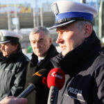 28.1.2017 Kielce. Policja kontroluje autokary, którymi młodzież udaje się na feryjny wypoczynek. / Wojciech Habdas / Radio Kielce