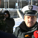 28.1.2017 Kielce. Policja kontroluje autokary, którymi młodzież udaje się na feryjny wypoczynek. / Wojciech Habdas / Radio Kielce