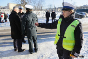 28.1.2017 Kielce. Policja kontroluje autokary, którymi młodzież udaje się na feryjny wypoczynek. / Wojciech Habdas / Radio Kielce