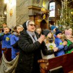 28.1.2017 Kielce. Kolędnicy misyjni spotkali się dziś w kieleckiej katedrze na zaproszenie biskupa Jana Piotrowskiego. / Wojciech Habdas / Radio Kielce