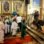 28.1.2017 Kielce. Kolędnicy misyjni spotkali się dziś w kieleckiej katedrze na zaproszenie biskupa Jana Piotrowskiego. / Wojciech Habdas / Radio Kielce