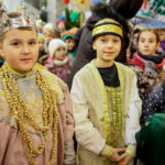 28.1.2017 Kielce. Kolędnicy misyjni spotkali się dziś w kieleckiej katedrze na zaproszenie biskupa Jana Piotrowskiego. / Wojciech Habdas / Radio Kielce