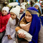 28.1.2017 Kielce. Kolędnicy misyjni spotkali się dziś w kieleckiej katedrze na zaproszenie biskupa Jana Piotrowskiego. / Wojciech Habdas / Radio Kielce