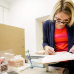 28.1.2017 Kielce. Dekorowanie ceramiki tlenkami. Warsztaty w IDK / Wojciech Habdas / Radio Kielce