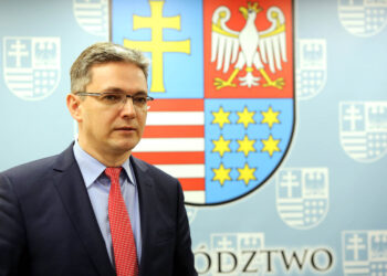 14.4.2016 Kielce. Województwo świętokrzyskie przystąpiło do projektu wspomagającego słabo rozwinięte regiony Unii Europejskiej. W Urzędzie Marszałkowskim podpisano list intencyjny. n/z Adam Jarubas, Marszałek Województwa Świętokrzyskiego. / Wojciech Habdas / Radio Kielce