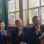 Pracownicy Centrum Nauki „Kopernik” z Warszawy odwiedzają szkoły w województwie świętokrzyskim. Dziś "naukobus" przyjechał do Buska (20.02.2017 r.) / Kamil Włosowicz / Radio Kielce