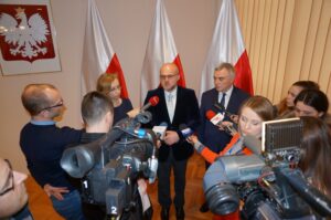 Konferencja prasowa wiceministra Krzysztofa Łandy (24 lutego 2017 r) / Radio Kielce