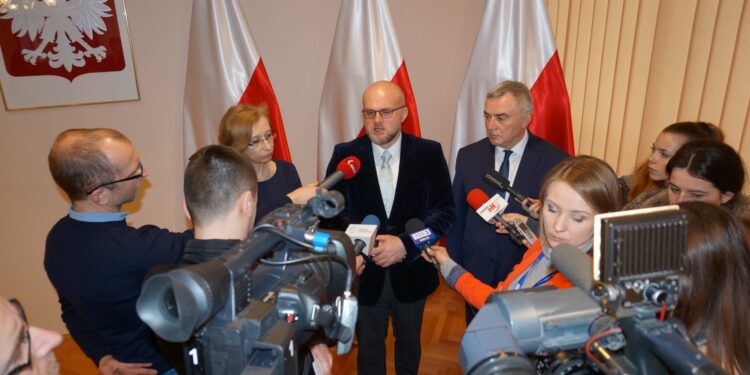 Konferencja prasowa wiceministra Krzysztofa Łandy (24 lutego 2017 r) / Radio Kielce