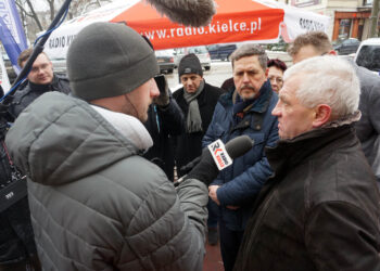 4.1.2017 Kielce. Mieszkańcy ulicy Panoramicznej skarżą się na wzmożony ruch na ich ulicy. / Krzysztof Bujnowicz / Radio Kielce