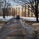 2017-02-15. Program Radia Kielce i TVP3 Kielce „Interwencja”. Mieszkańcy osiedla Uroczysko w Kielcach chcą remontu ulicy wiodącej do przedszkola i żłobka oraz budowy chodnika. / Grzegorz Jamka / Radio Kielce