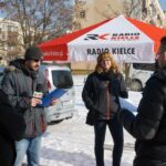 2017-02-15. Program Radia Kielce i TVP3 Kielce „Interwencja”. Mieszkańcy osiedla Uroczysko w Kielcach chcą remontu ulicy wiodącej do przedszkola i żłobka oraz budowy chodnika. / Grzegorz Jamka / Radio Kielce