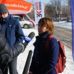 2017-02-15. Program Radia Kielce i TVP3 Kielce „Interwencja”. Mieszkańcy osiedla Uroczysko w Kielcach chcą remontu ulicy wiodącej do przedszkola i żłobka oraz budowy chodnika. / Grzegorz Jamka / Radio Kielce