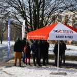 2017-02-15. Program Radia Kielce i TVP3 Kielce „Interwencja”. Mieszkańcy osiedla Uroczysko w Kielcach chcą remontu ulicy wiodącej do przedszkola i żłobka oraz budowy chodnika. / Grzegorz Jamka / Radio Kielce