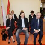 Nadzwyczajna sesja rady powiatu ws. odwołania starosty ostrowieckiego Zbigniewa Dudy. 14 radnych zagłosowało przeciw wnioskowi, a tylko 8 za. / Kalina Łabuz / Radio Kielce