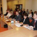 Nadzwyczajna sesja rady powiatu ws. odwołania starosty ostrowieckiego Zbigniewa Dudy. 14 radnych zagłosowało przeciw wnioskowi, a tylko 8 za. / Kalina Łabuz / Radio Kielce