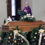 Uroczystości pogrzebowe Anny Sowy, pełnomocnik prezydenta Kielc ds. osób niepełnosprawnych / Robert Felczak / Radio Kielce