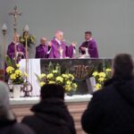 Uroczystości pogrzebowe Anny Sowy, pełnomocnik prezydenta Kielc ds. osób niepełnosprawnych / Robert Felczak / Radio Kielce