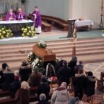 Uroczystości pogrzebowe Anny Sowy, pełnomocnik prezydenta Kielc ds. osób niepełnosprawnych / Robert Felczak / Radio Kielce