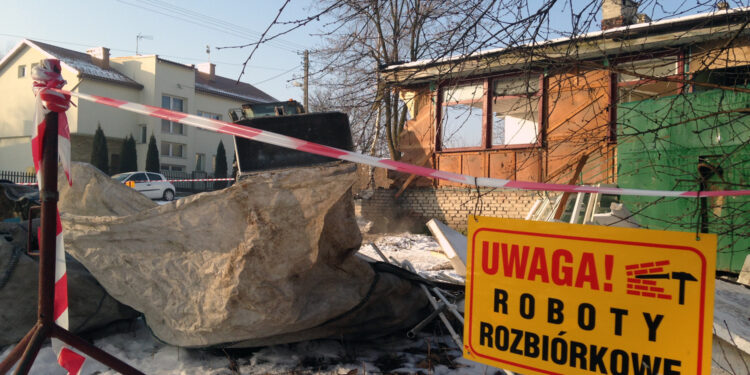 Sandomierz, Kruków, miejsce gdzie do niedawna stały obskurne baraki zamieszkałe głównie przez rodziny romskie / Grażyna Szlęzak-Wójcik / Radio Kielce