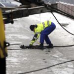 2017-02-02 Wilków, ciężarówka w rowie, tir, wypadek, holownik / Jarosław Kubalski / Radio Kielce