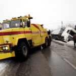 2017-02-02 Wilków, ciężarówka w rowie, tir, wypadek, holownik / Jarosław Kubalski / Radio Kielce