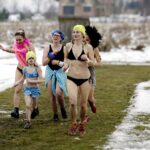 19.02.2017 Ćmińsk. Charytatywny bieg wokół miejscowego stadionu / Jarosław Kubalski / Radio Kielce