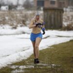 19.02.2017 Ćmińsk. Charytatywny bieg wokół miejscowego stadionu / Jarosław Kubalski / Radio Kielce