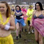 19.02.2017 Ćmińsk. Charytatywny bieg wokół miejscowego stadionu / Jarosław Kubalski / Radio Kielce