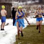 19.02.2017 Ćmińsk. Charytatywny bieg wokół miejscowego stadionu / Jarosław Kubalski / Radio Kielce