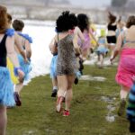 19.02.2017 Ćmińsk. Charytatywny bieg wokół miejscowego stadionu / Jarosław Kubalski / Radio Kielce