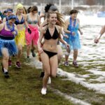 19.02.2017 Ćmińsk. Charytatywny bieg wokół miejscowego stadionu / Jarosław Kubalski / Radio Kielce