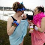 19.02.2017 Ćmińsk. Charytatywny bieg wokół miejscowego stadionu / Jarosław Kubalski / Radio Kielce