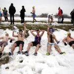 19.02.2017 Ćmińsk. Charytatywny bieg wokół miejscowego stadionu / Jarosław Kubalski / Radio Kielce