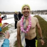 19.02.2017 Ćmińsk. Charytatywny bieg wokół miejscowego stadionu / Jarosław Kubalski / Radio Kielce