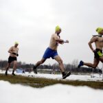 19.02.2017 Ćmińsk. Charytatywny bieg wokół miejscowego stadionu / Jarosław Kubalski / Radio Kielce