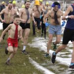 19.02.2017 Ćmińsk. Charytatywny bieg wokół miejscowego stadionu / Jarosław Kubalski / Radio Kielce