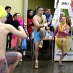 19.02.2017 Ćmińsk. Charytatywny bieg wokół miejscowego stadionu / Jarosław Kubalski / Radio Kielce