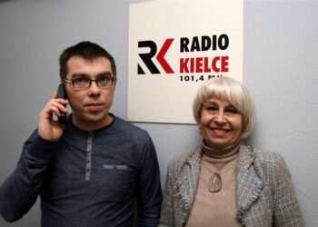 Małgorzata Wilecka-Zemsta i Sebastian Kot  z Wojewódzkiego Urzędu Pracy w Kielcach. / Karol Żak / Radio Kielce