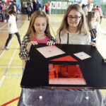 20.02.2017 Busko-Zdrój. "Naukobus" Centrum Nauki „Kopernik” zawitał dzisiaj do Szkoły Podstawowej nr 3. / Jarosław Kubalski / Radio Kielce