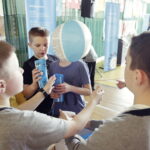 20.02.2017 Busko-Zdrój. "Naukobus" Centrum Nauki „Kopernik” zawitał dzisiaj do Szkoły Podstawowej nr 3. / Jarosław Kubalski / Radio Kielce