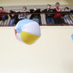 20.02.2017 Busko-Zdrój. "Naukobus" Centrum Nauki „Kopernik” zawitał dzisiaj do Szkoły Podstawowej nr 3. / Jarosław Kubalski / Radio Kielce