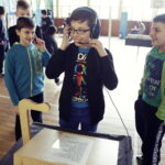 20.02.2017 Busko-Zdrój. "Naukobus" Centrum Nauki „Kopernik” zawitał dzisiaj do Szkoły Podstawowej nr 3. / Jarosław Kubalski / Radio Kielce