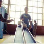 20.02.2017 Busko-Zdrój. "Naukobus" Centrum Nauki „Kopernik” zawitał dzisiaj do Szkoły Podstawowej nr 3. / Jarosław Kubalski / Radio Kielce