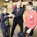 20.02.2017 Busko-Zdrój. "Naukobus" Centrum Nauki „Kopernik” zawitał dzisiaj do Szkoły Podstawowej nr 3. / Jarosław Kubalski / Radio Kielce