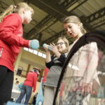 20.02.2017 Busko-Zdrój. "Naukobus" Centrum Nauki „Kopernik” zawitał dzisiaj do Szkoły Podstawowej nr 3. / Jarosław Kubalski / Radio Kielce