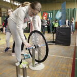 20.02.2017 Busko-Zdrój. "Naukobus" Centrum Nauki „Kopernik” zawitał dzisiaj do Szkoły Podstawowej nr 3. / Jarosław Kubalski / Radio Kielce