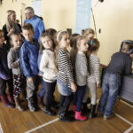 20.02.2017 Busko-Zdrój. "Naukobus" Centrum Nauki „Kopernik” zawitał dzisiaj do Szkoły Podstawowej nr 3. / Jarosław Kubalski / Radio Kielce