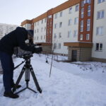 01.02.2017 Kielce. Blok przy ulicy Daszyńskiego w którym doszło do tragedii. W jednym z mieszkań znaleziono zwłoki dwojga dzieci i ranna kobietę. / Jarosław Kubalski / Radio Kielce